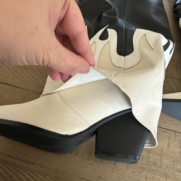 Cape Robbin flame boots - Ivory & black Wallstreet - size 10 - NEW NEVER WORN - Picture 3 of 4